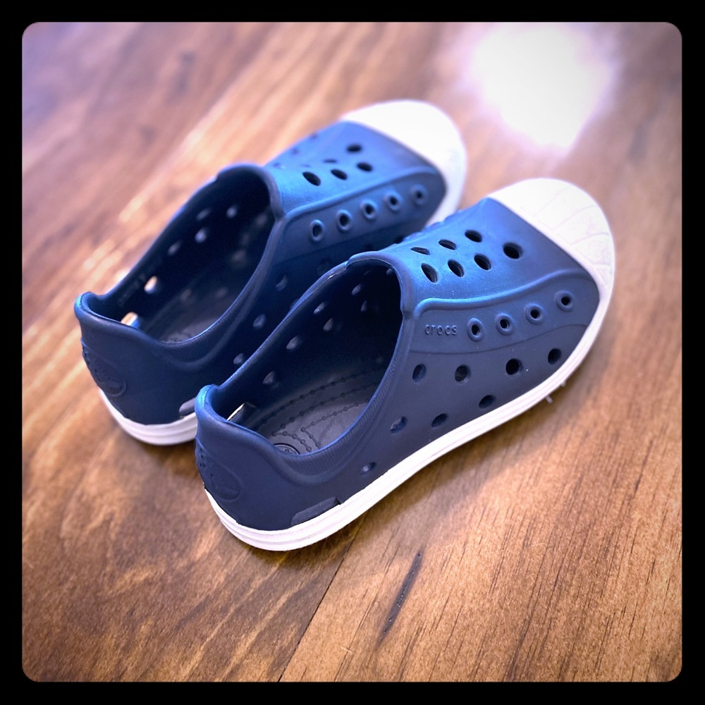 Crocs bump it toe active shoe